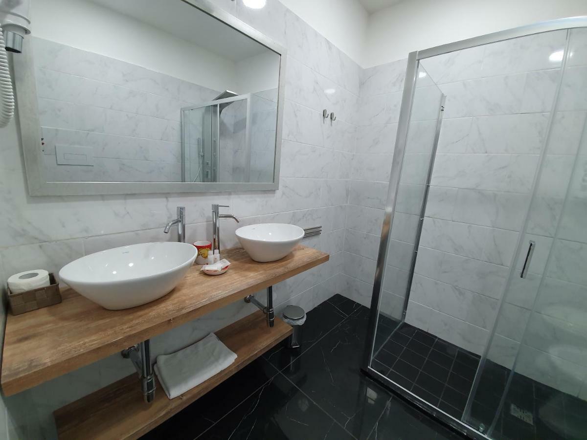 Dimorra Boutique Rooms Napoli Bagian luar foto